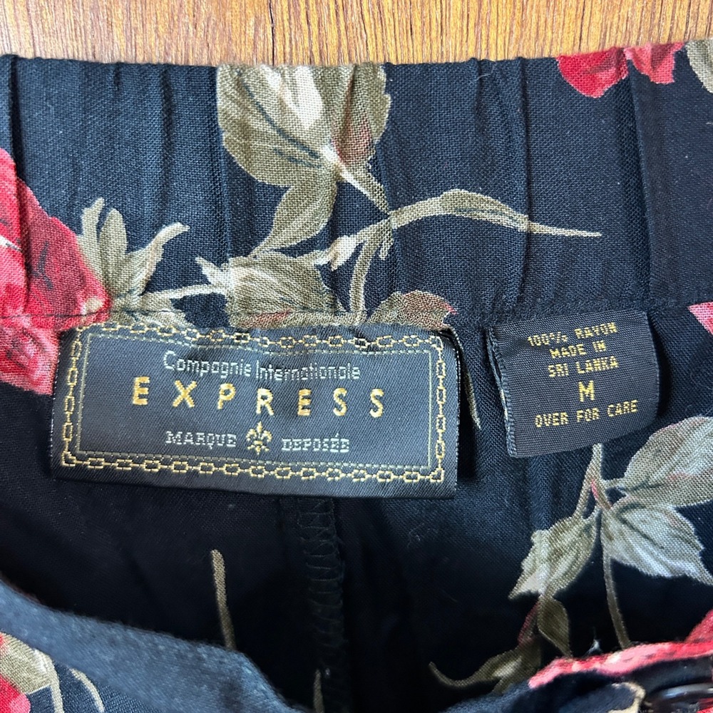 Express Floral Maxi Skirt Black Red Roses Button Front Midi Length Size Medium - Picture 7 of 7